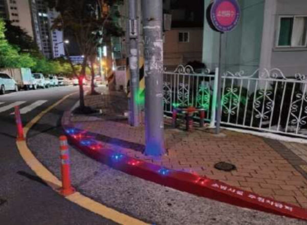 Hybrid Solar LED Floor Light - Image 2