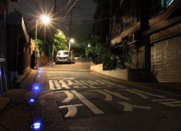 Hybrid Solar LED Floor Light - Image 3