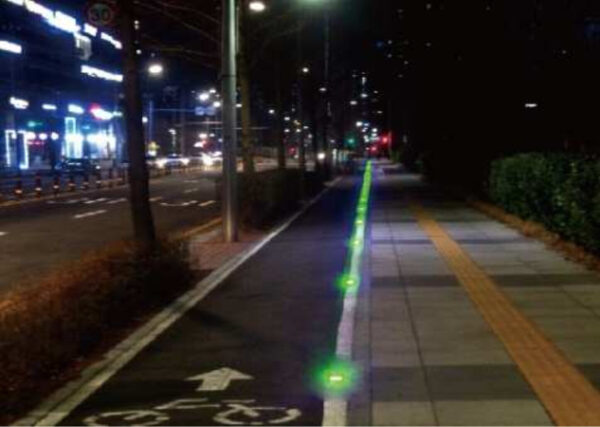Hybrid Solar LED Floor Light - Image 4